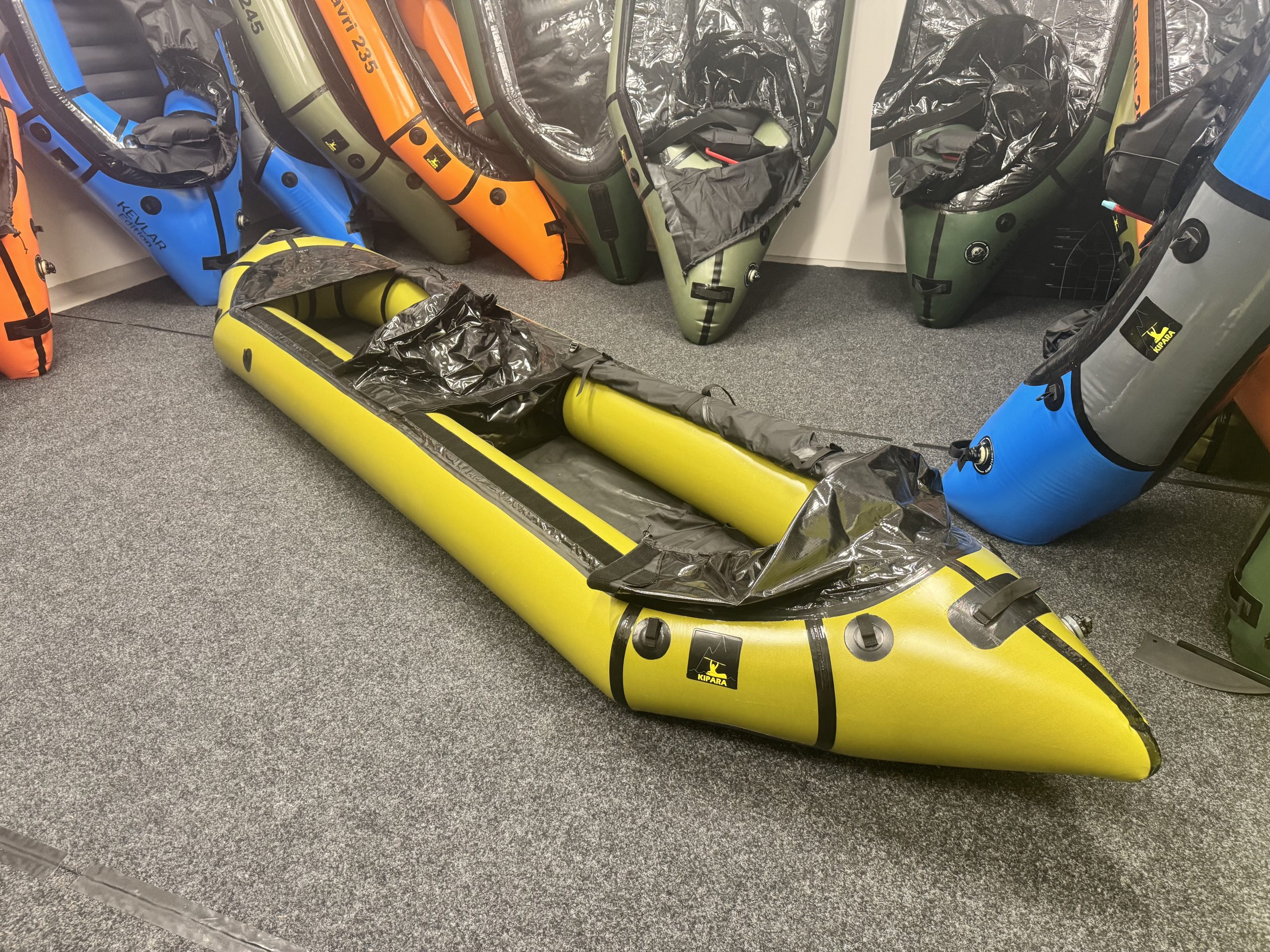 Double packraft roll to the side spray pull, olive